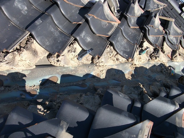 雨漏り原因の谷板金